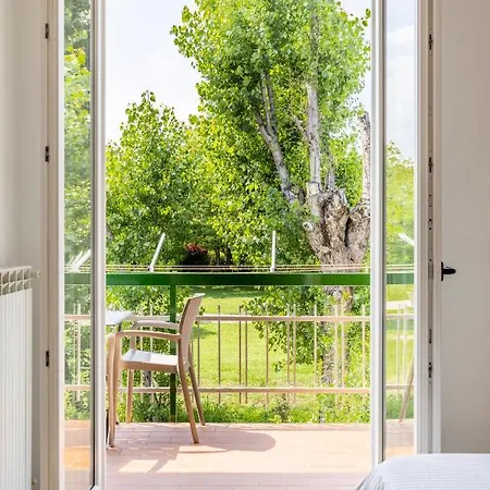 Trendy Aparment With Garage Right By The Appartamento Sirmione