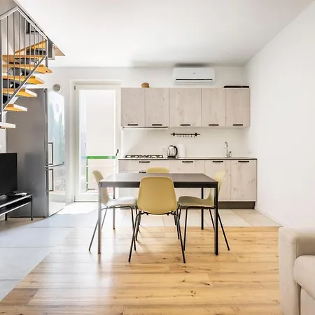 Trendy Aparment With Garage Right By The 公寓