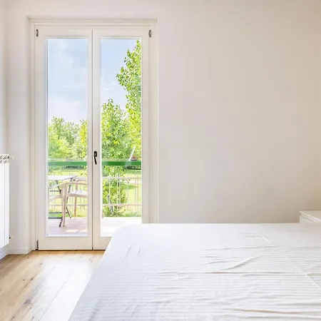 Trendy Aparment With Garage Right By The Apartment Sirmione