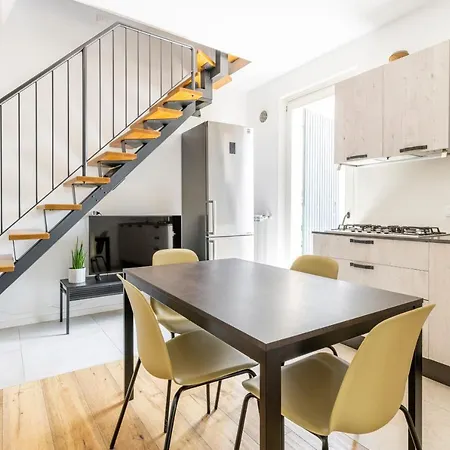 Apartment Trendy Aparment With Garage Right By The Sirmione