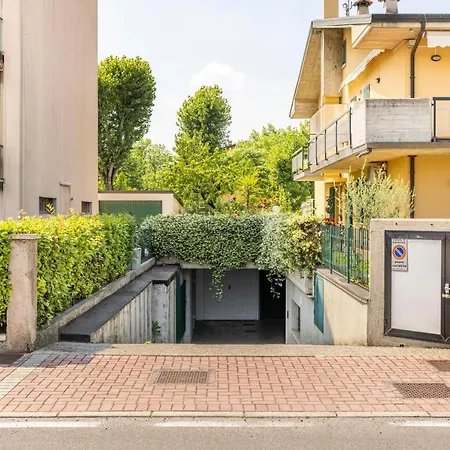 Trendy Aparment With Garage Right By The Apartment *