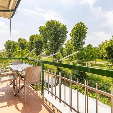 Trendy Aparment With Garage Right By The Apartment *