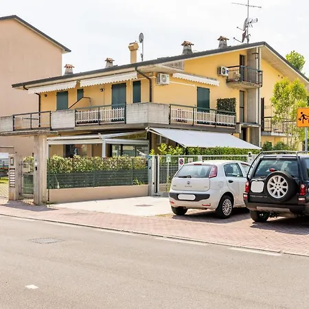Trendy Aparment With Garage Right By The Apartment Sirmione